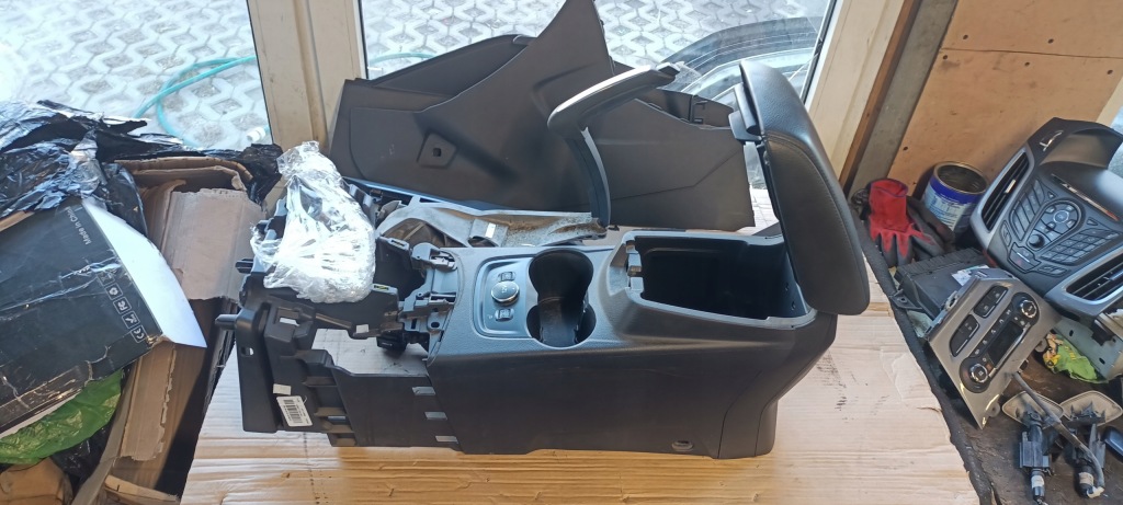 Focus mk3 kompletny туннель средний подлокотник европа с Разборки