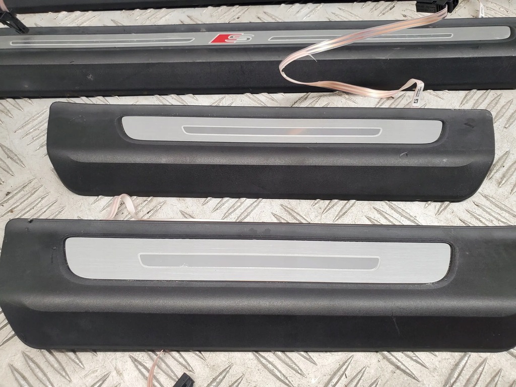 фото №8, Audi sq8 s-line 4m0947417 ustaw пороги