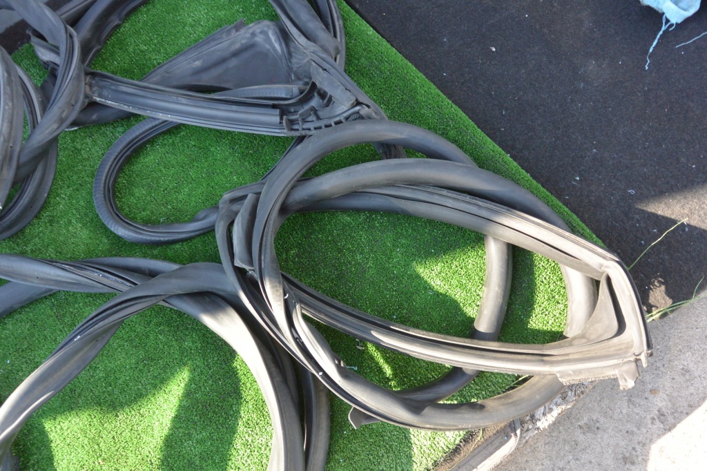 Прокладка дверь багажника tesla model s 12-16 Недорого