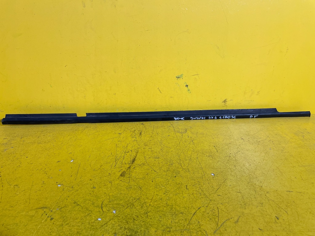 фото №1, Suzuki sx4 s-cross - молдинг двері - правий задня