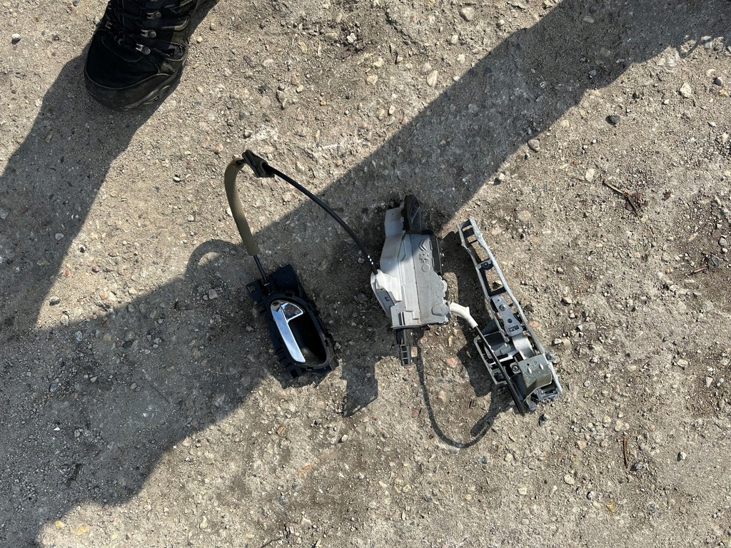 фото №1, Замок левый перед 6pin peugeot 3008 732292