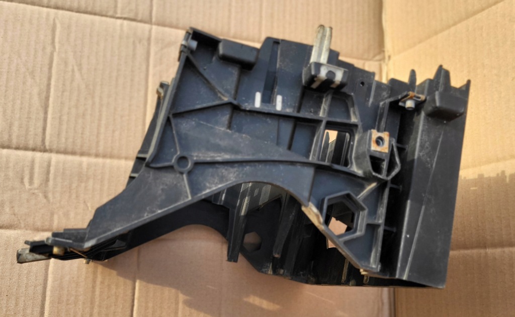 фото №3, Рамка защита радио audi a3 8p оригинальный номер 8p0858005b