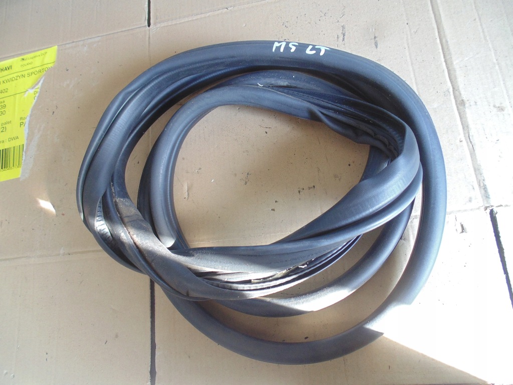 фото №1, Прокладка дверь левый задняя mazda 5 05-10