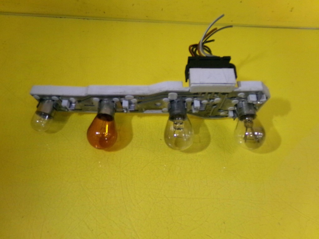 Вкладиш лампи лівий задній skoda fabia i універсал 6y9945257 універсал nr468 Зі Шроту