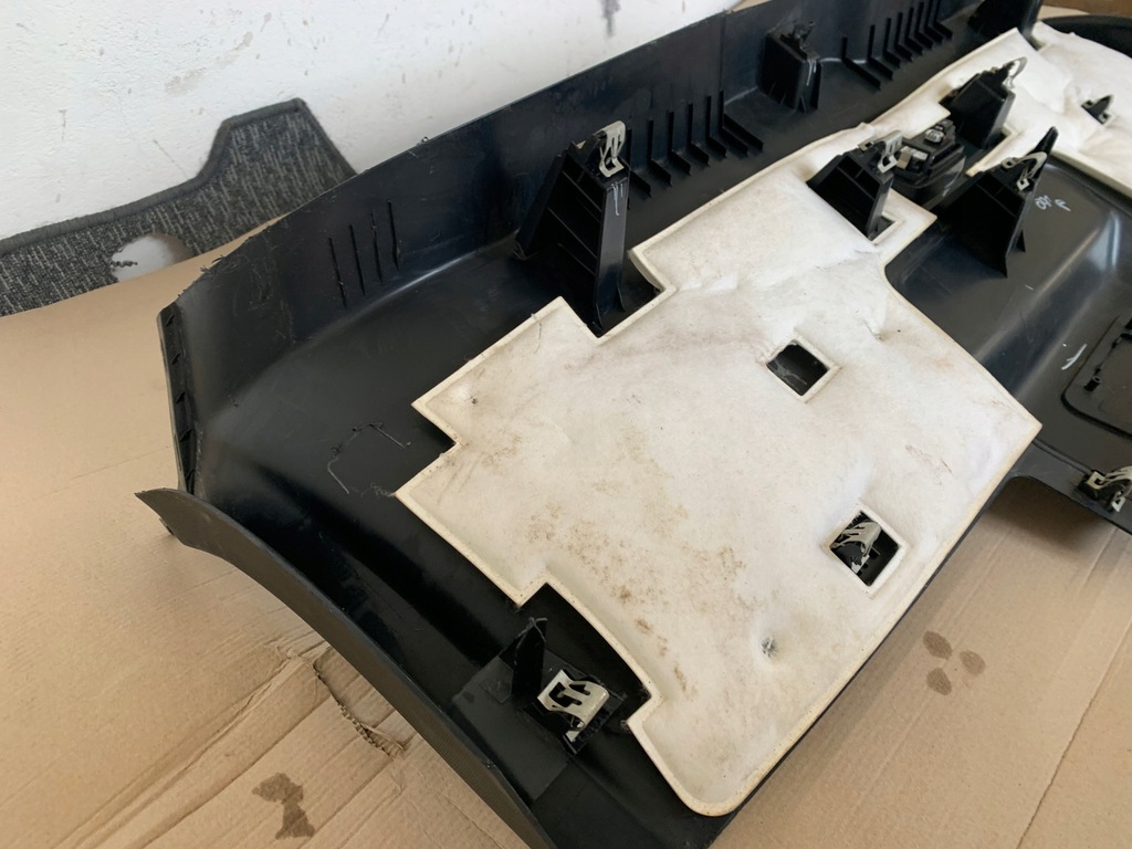 фото №14, Ford mustang mach-e 21r 75.7kwh оббивка кришки багажника задня оригінал