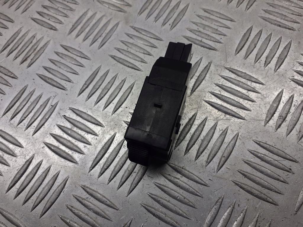 фото №3, Панель регулировки света mitsubishi space star mr114337