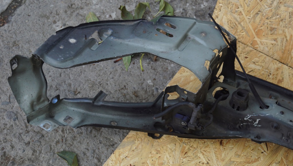 фото №13, Pas передний верхний усилитель volvo s40 ii lift