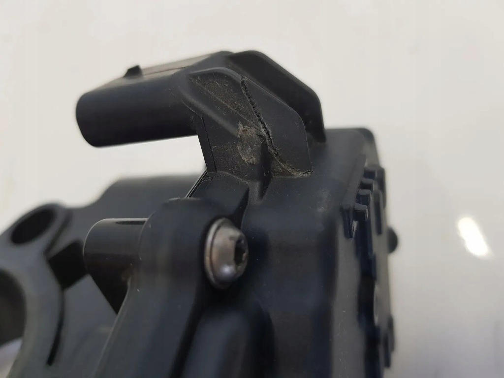 Дросельна заслінка bmw f10 f20 f21 f25 x3 f26 x4 f30 f39 x2 f45 f46 f48 x1 g11 g1 Зі Шроту