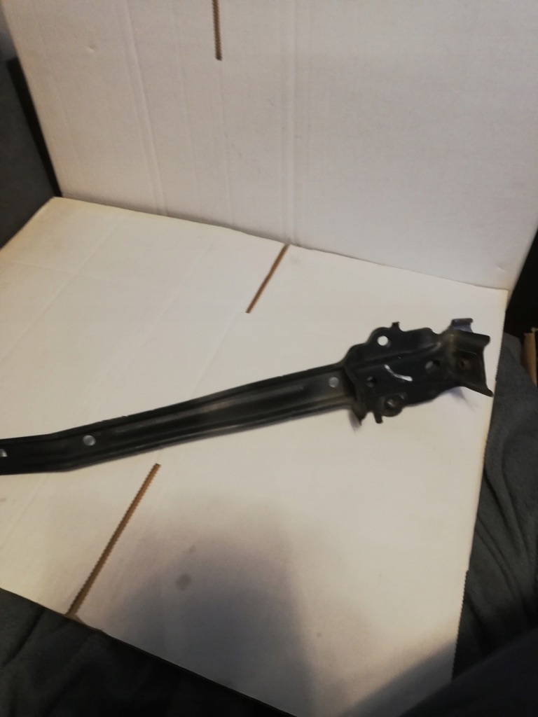 Auris ii усилитель передние поперечина середина Оригинал