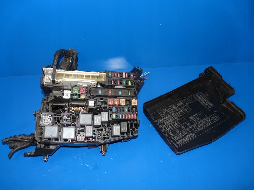 фото №1, Toyota avensis t27 lift t29 коробка запобіжників