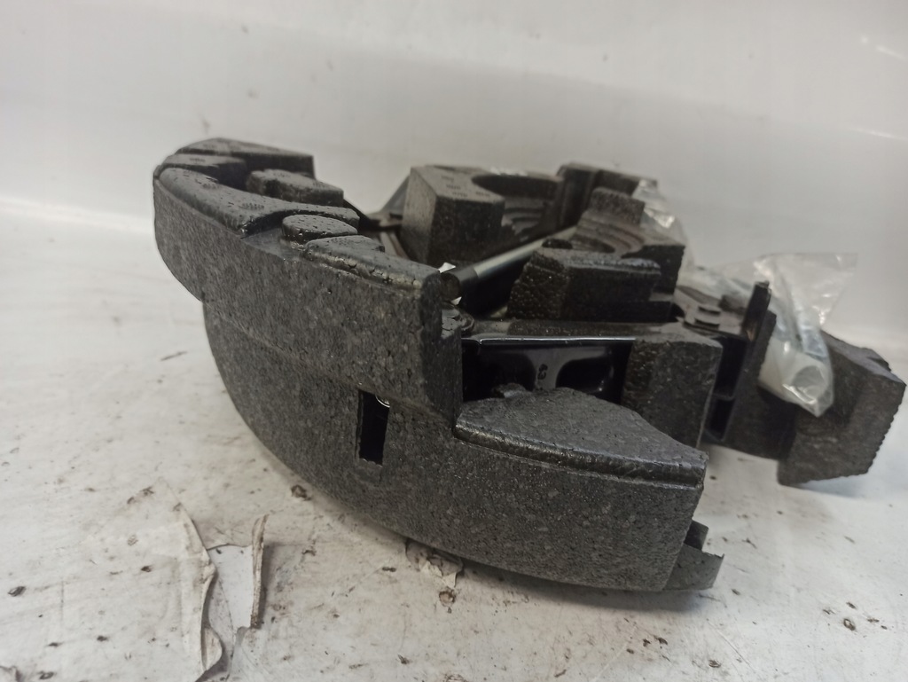 фото №8, Volvo v40 ii пінополістирол вкладиш багажника домкрат 31381882