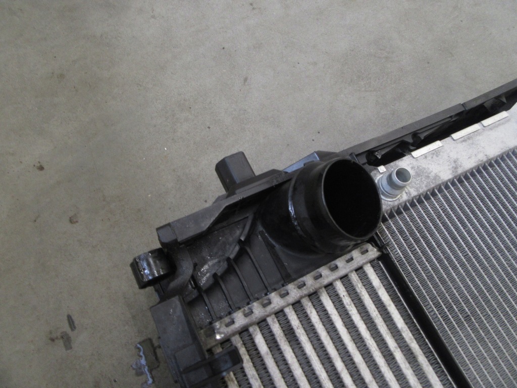 Радіатор інтеркулер корпус bmw f01 f02 f06 f10 f11 f13 n57 автоматична коробка передач 313km в Україні