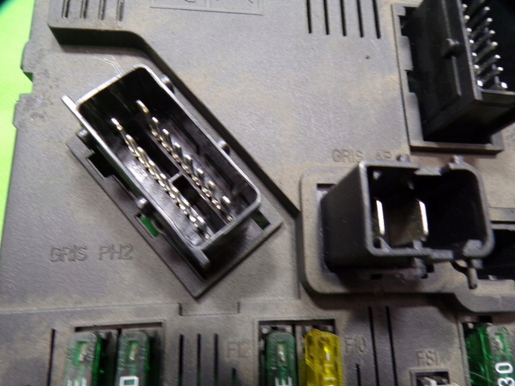 фото №9, Citroen c3 pluriel 1.6 16v коробка модуль предохранителей bsi 118085300i