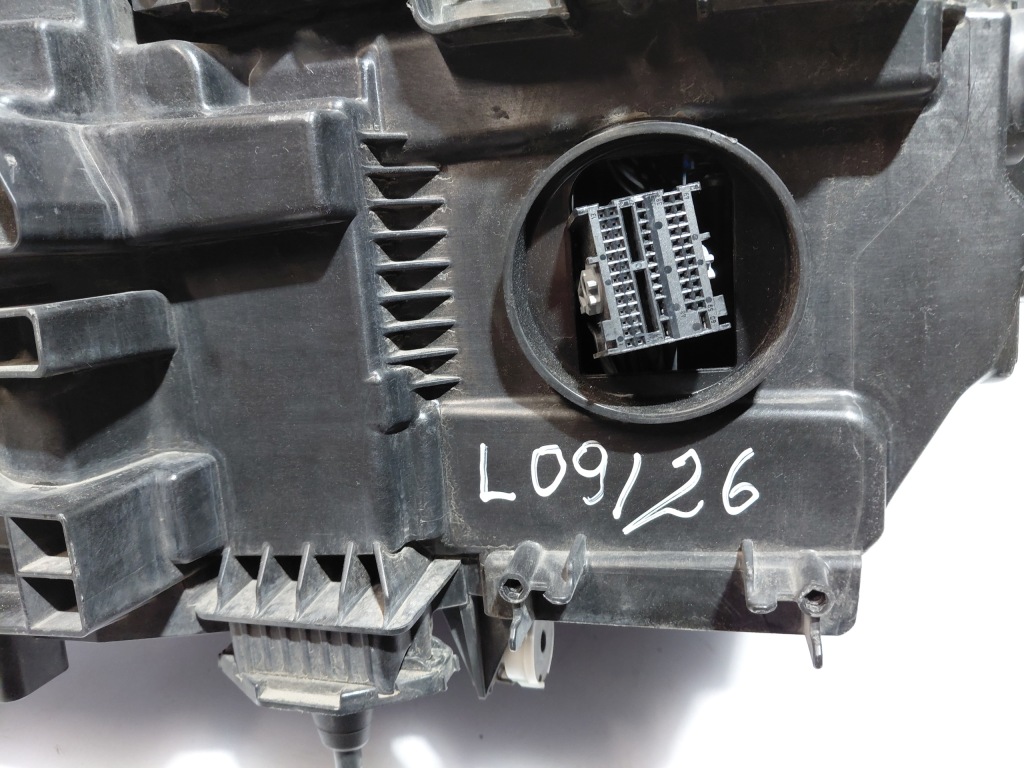 Bmw 7 g11 g12 рестайлинг  lci laser лампа перед правая 7946776 Киев