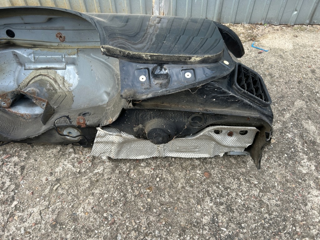 фото №12, Крила лівий задня audi a6 c5 kombi lz9w 97-04