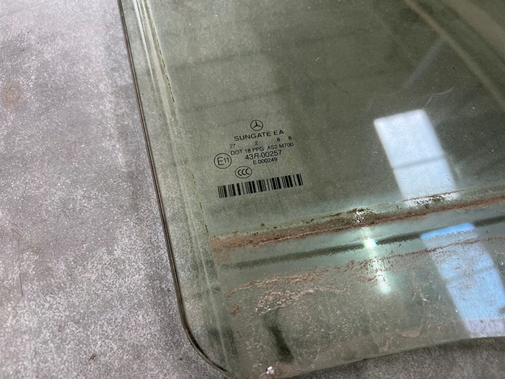 Стекло левая задняя, левый задняя sungate mercedes s w221 Недорого