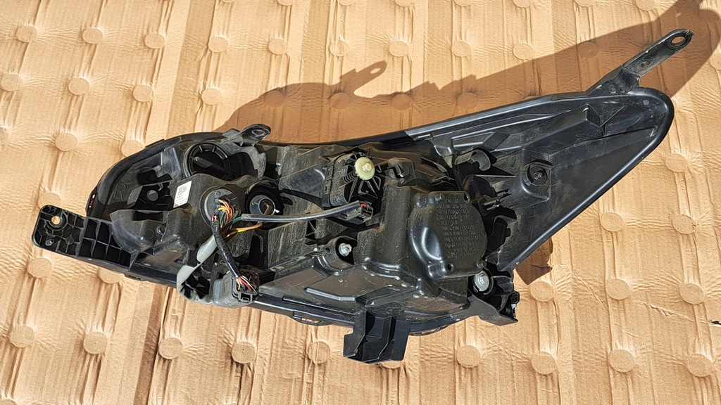 фото №3, Subaru xv ii crosstrek - лампа права 2021