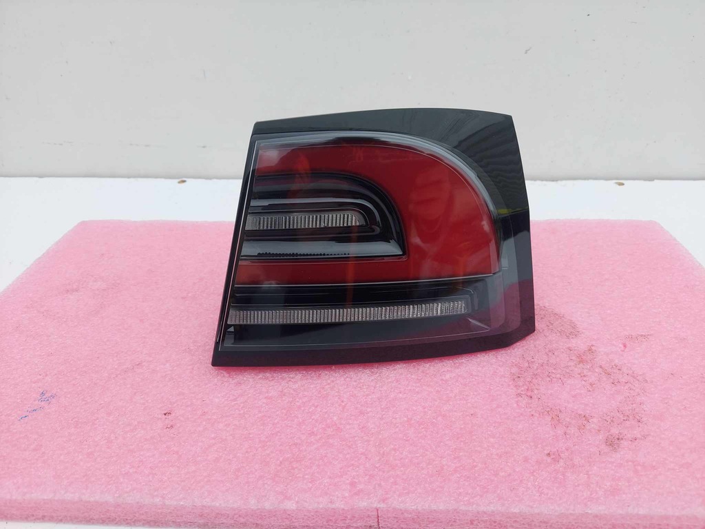 фото №1, Tesla model s plaid лампа права задня задня led