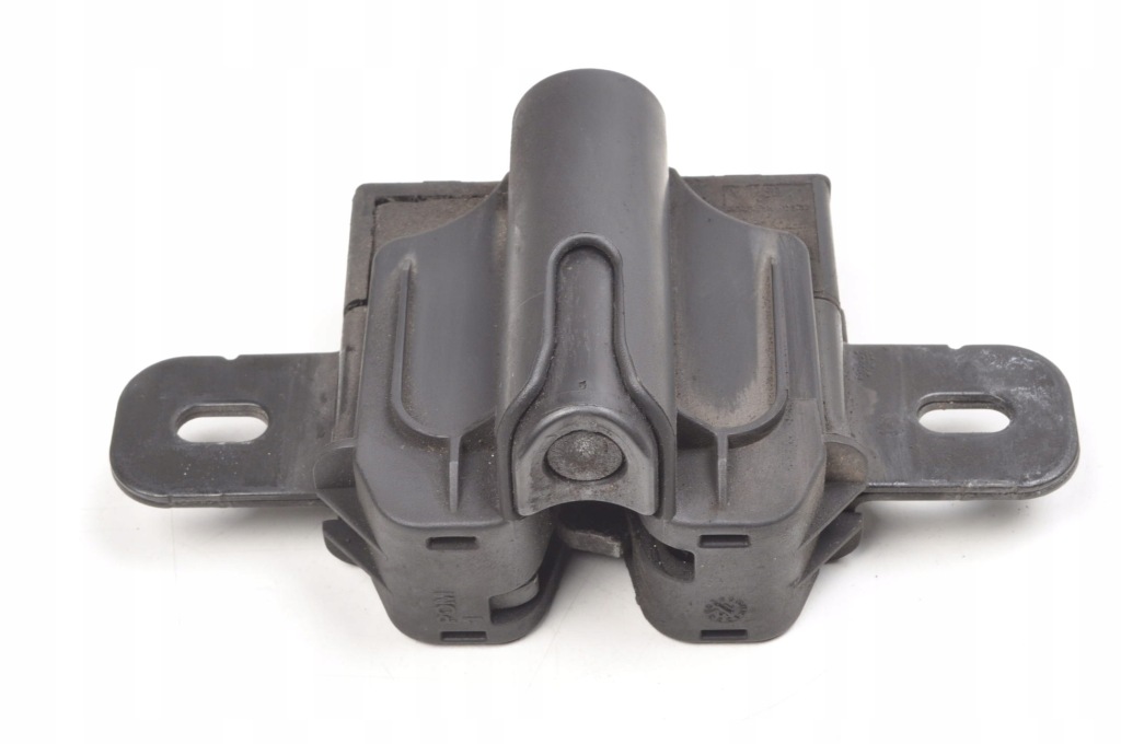 Купити Volvo s60 2 v60 замок капот