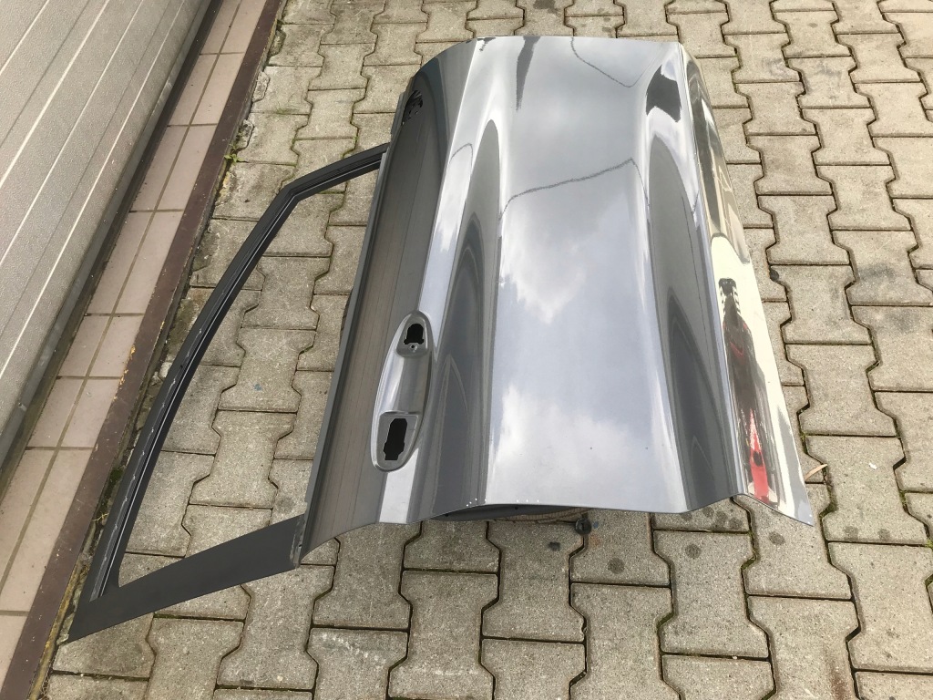 Дверь правый  передок  правое  передние ford fiesta mk8 5d 17- 2017- цвет qh Доставка