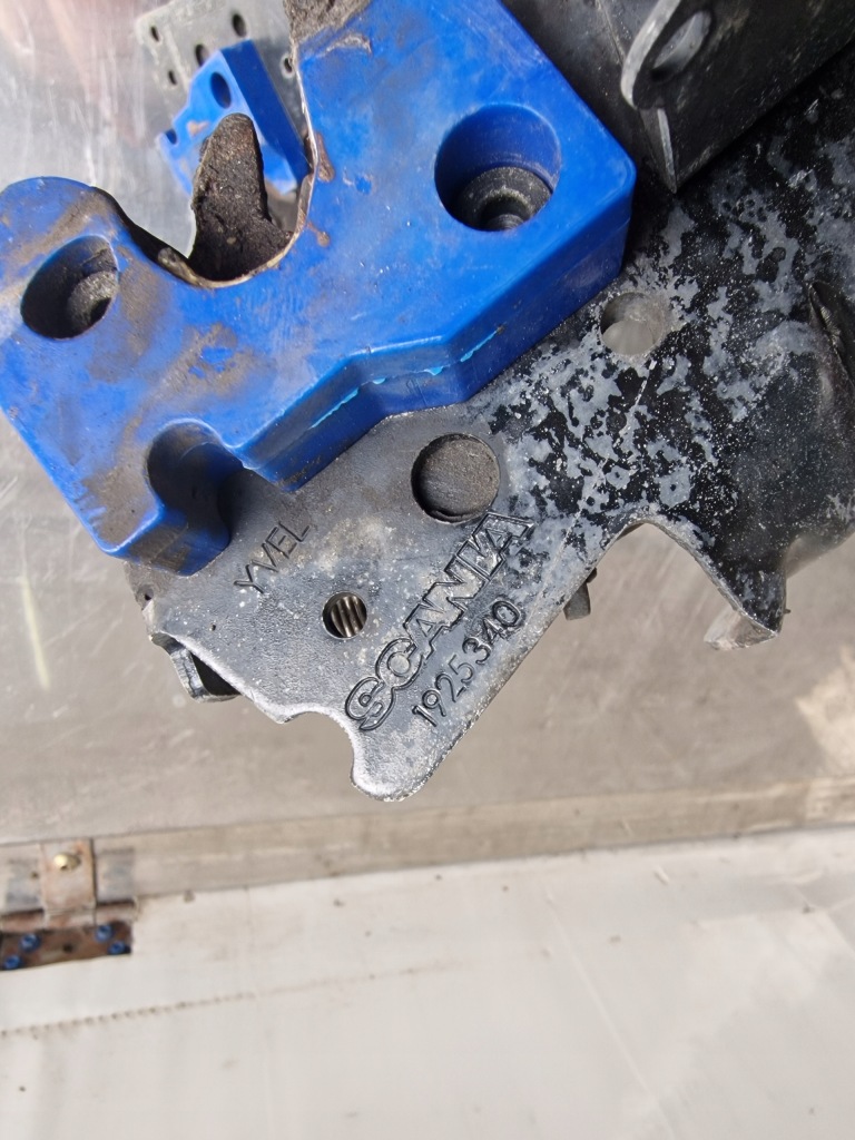 Замок решётка капот трос ручка scania r 1925340 1925341 Оригинал