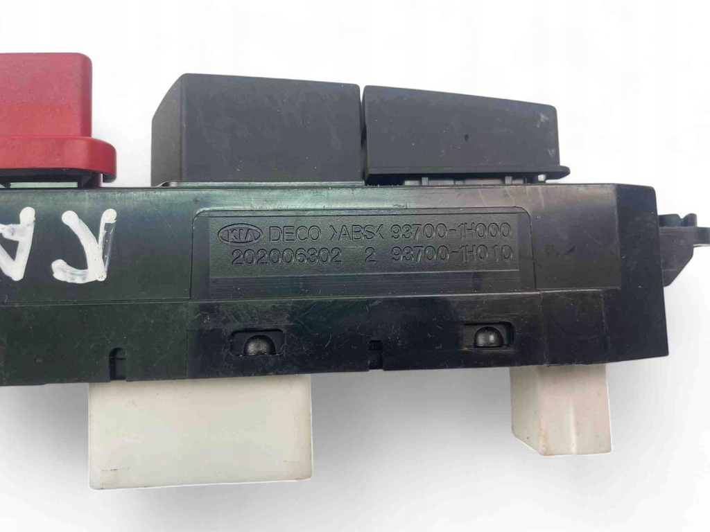 фото №8, Кнопка аварийных kia cee'd sw ed 937001h000 31412550 2009