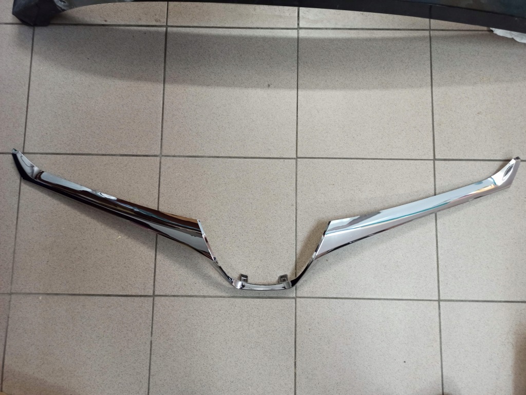 фото №1, Toyota sienna 2017-2020 решётка радиатора хром декор молдинг бампер 53111-08110