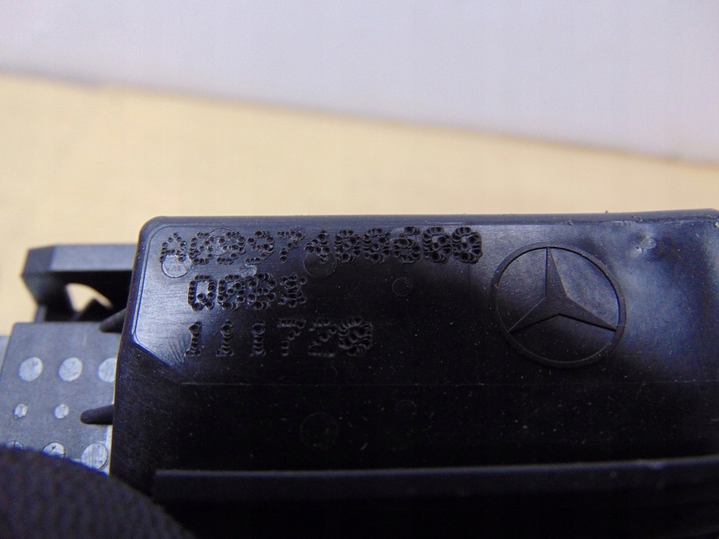 фото №9, Замок крышки багажника mercedes gla glc gle a0997400600