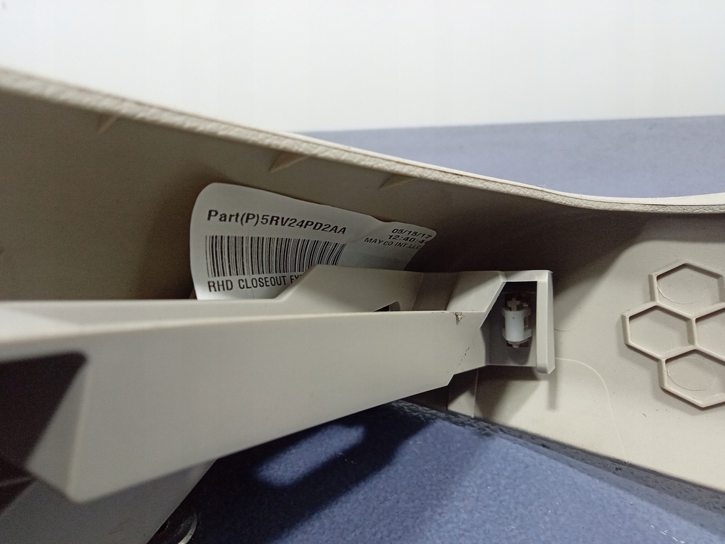 фото №5, Pacifica ii 16- защита стойка стекло боковой правая 5rv24pd2aa