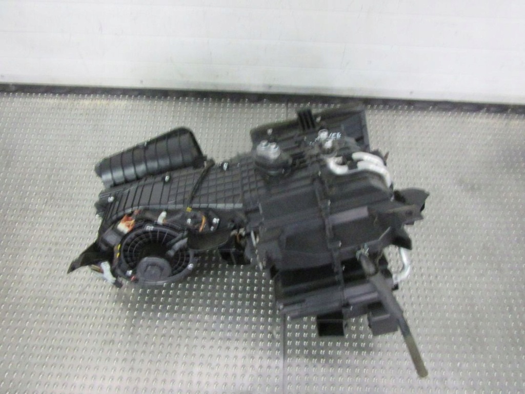 фото №1, Kia sportage ii 2.0i 2007 отопитель вентилятор корпус kpl