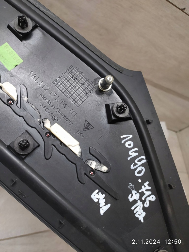 10490. porsche 718 spyder накладка кришки ліва 981512171 в Україні