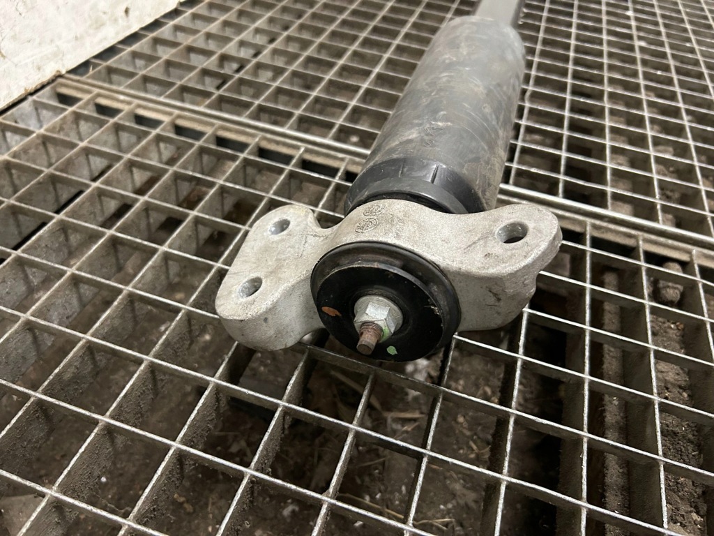 Chevrolet camaro амортизатор задній права сторона 84084726 2018 Ціна