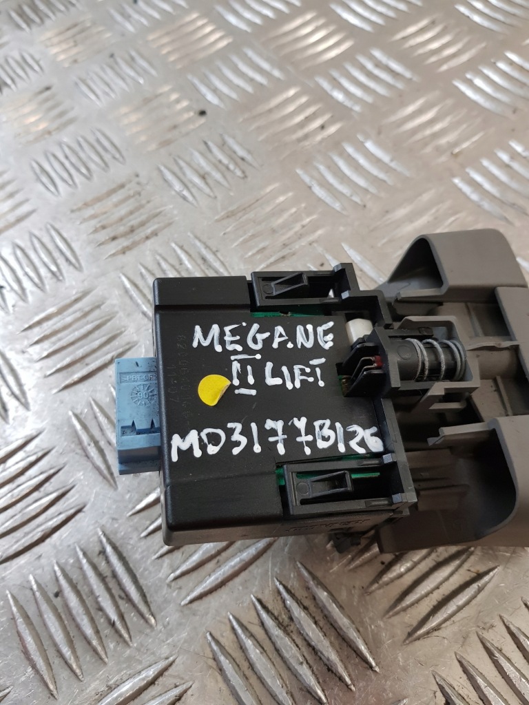 Кнопка важіль гальма ручного 8200610146 renault megane ii рестайлінг Зі Шроту