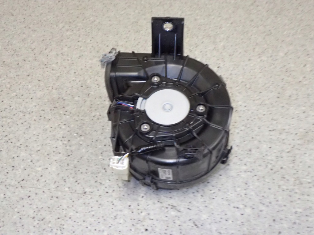 фото №4, Toyota yaris iii гибрид вентилятор отопителя