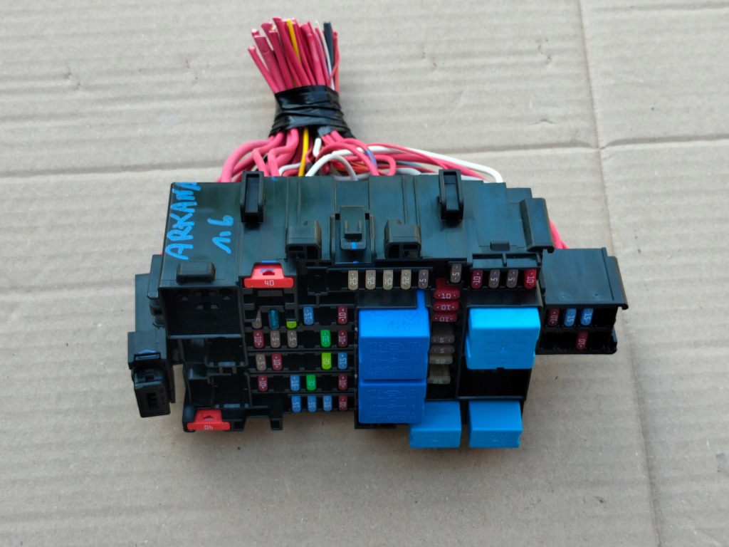 фото №1, Renault arkana 1,6 e-tech коробка запобіжників