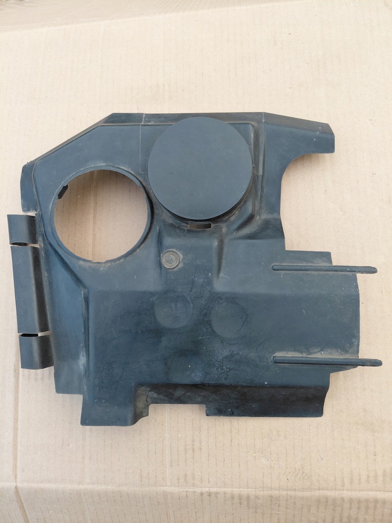 фото №1, Заглушка защита wew задняя лампы левый перед 8 102 299 верхний нижняя bmw e34