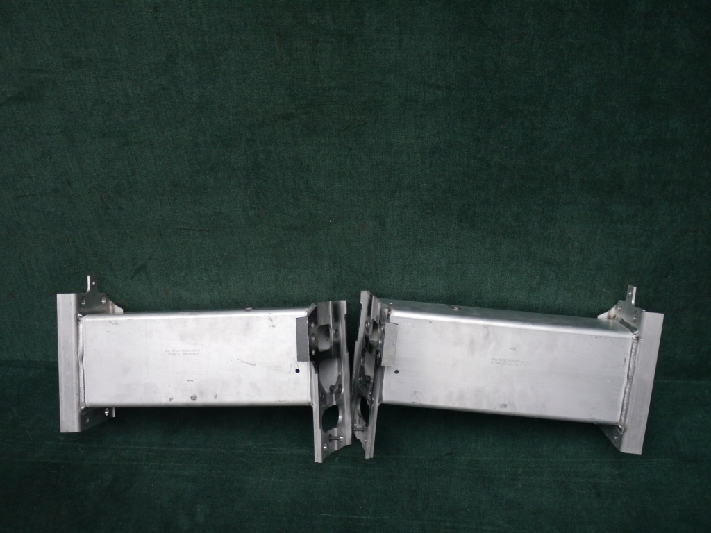 Купити Кронштейни  бампера болти aston martin dbs superleggera 2018-2024r