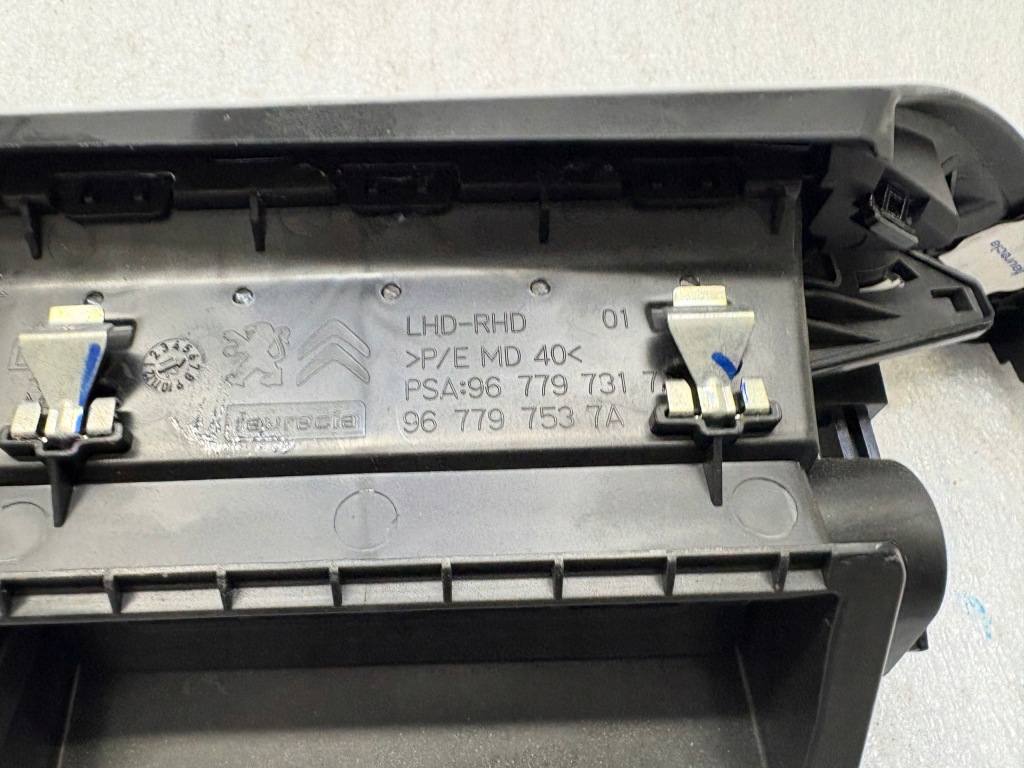 Решётка обдув citroen c4 grand picasso 2 средняя Недорого