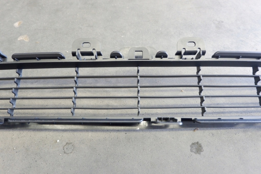 Решётка бампера средняя tesla 149375900a electric 2022 Недорого