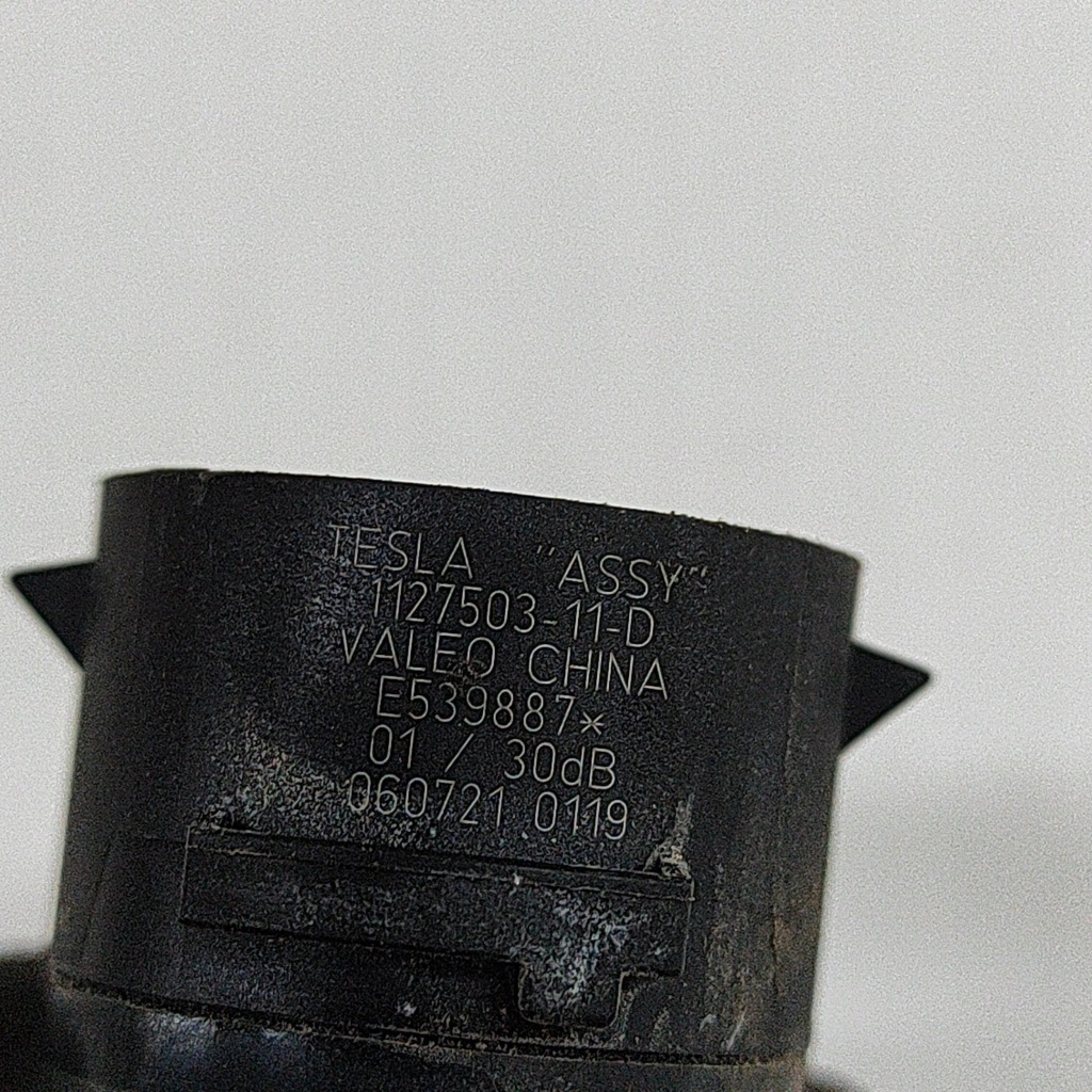 Tesla model 3 2021 с передний датчик парковки pdc Недорого