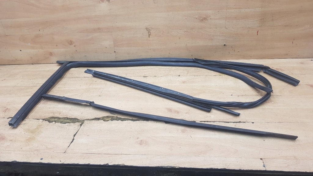 Купити Ущільнювачі скло двері перед праве комплект  ulysse ii