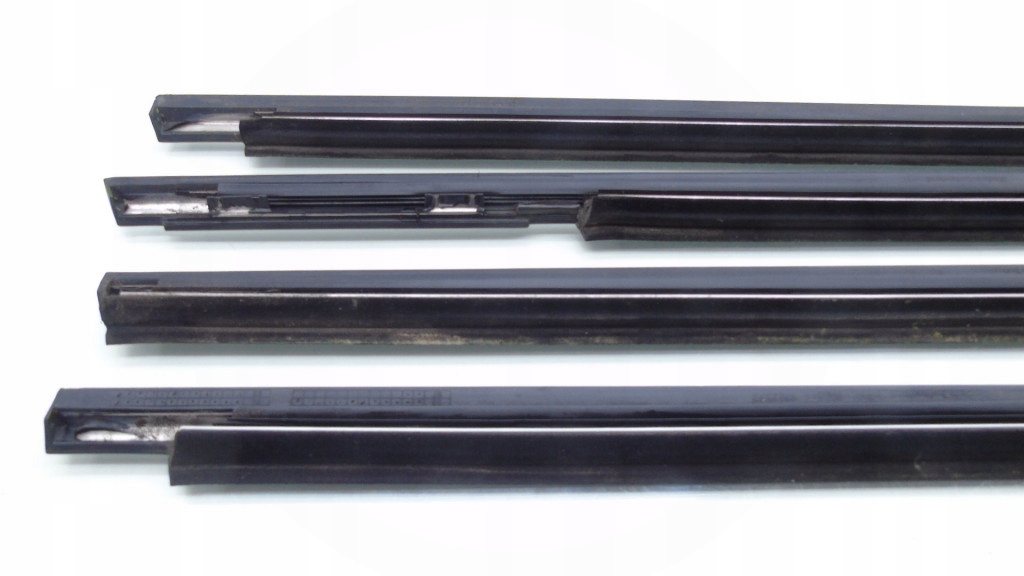 фото №6, Молдинг уплотнитель стекло накладки volvo 960 s90 v90 комплект