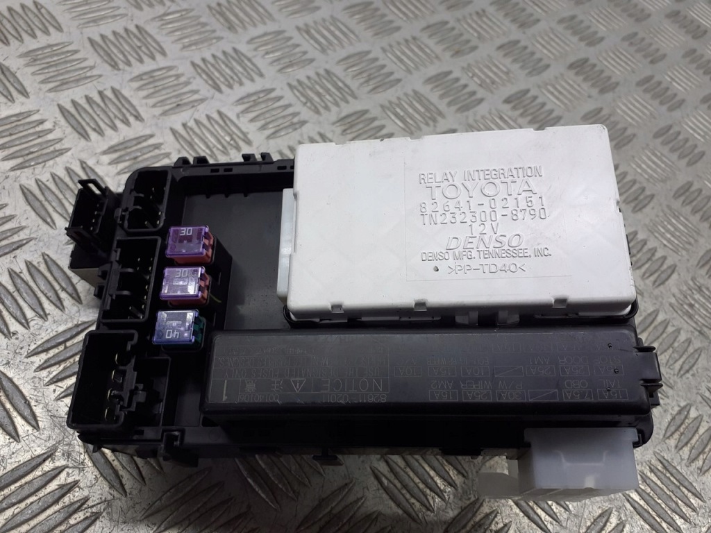 фото №1, Коробка предохранителей toyota matrix 1.8vvti 82641-02151