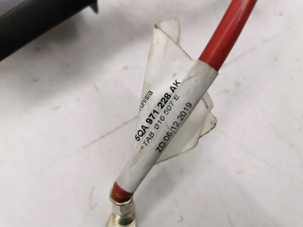 фото №6, Volkswagen tiguan 2021 plus / клемма / шланг аккумулятор