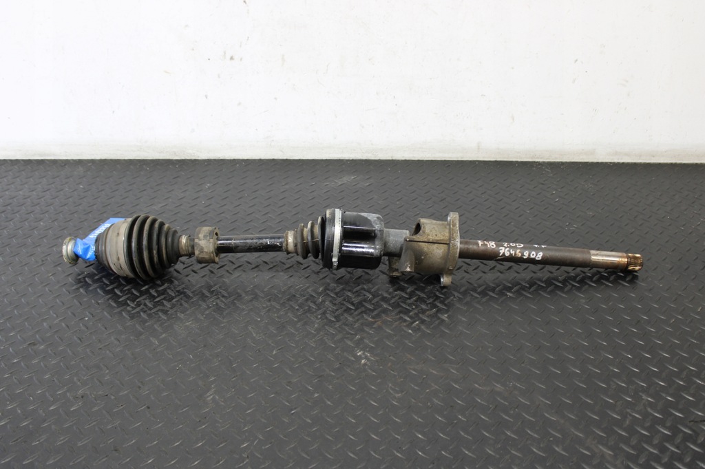 фото №1, Приводной вал półośka правый перед bmw x1 f48 7646908