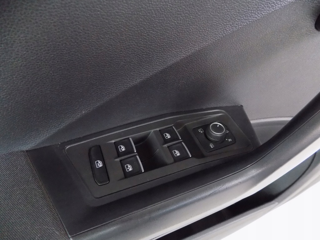 фото №2, Vw t-roc оббивка двері ліва перед europa