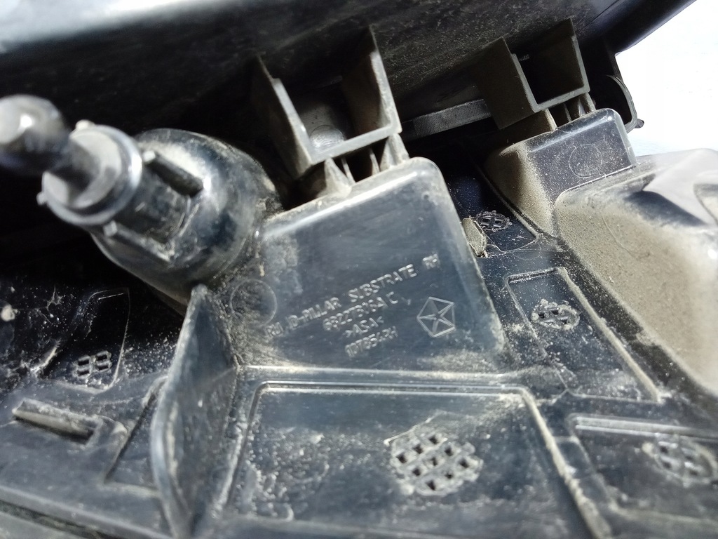 фото №7, Pacifica ii 16- защита треугольник стойка крыла правый задняя 68227308ac