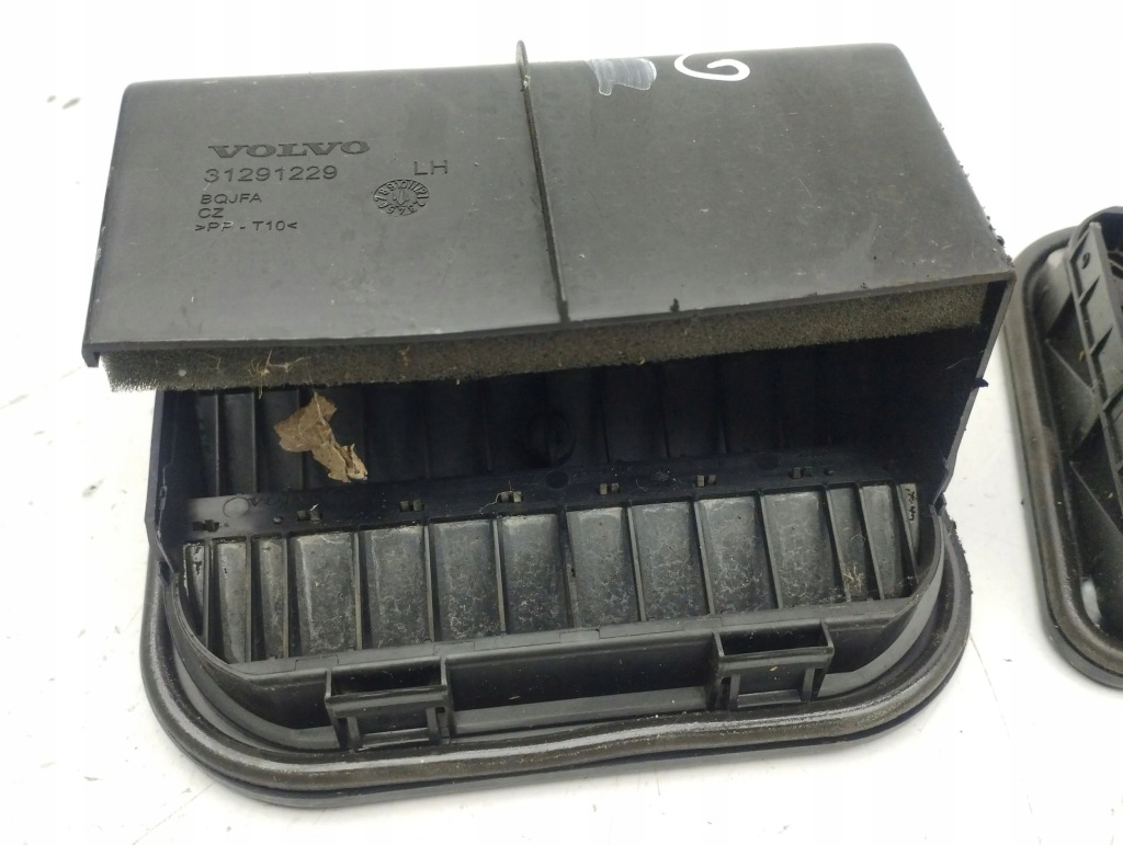 Volvo s60 2012 комплект решётка вентиляционная под бампером задним Доставка