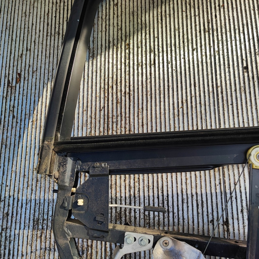 фото №9, Рамка прокладка механізм скло лівий задня audi a6 c5 kombi