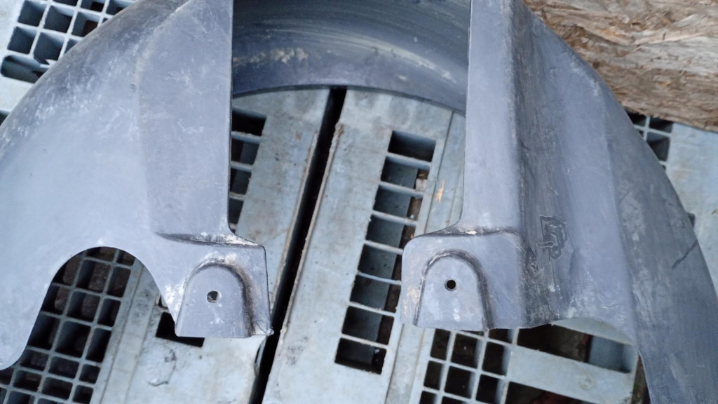 фото №8, Підкрилок задня задні праве оригінальний номер 30678140 volvo s40 ii v50 04-12r